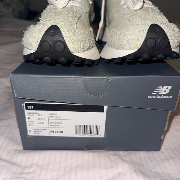 New Balance Womens 327 Sneakers - Picture 2 of 6